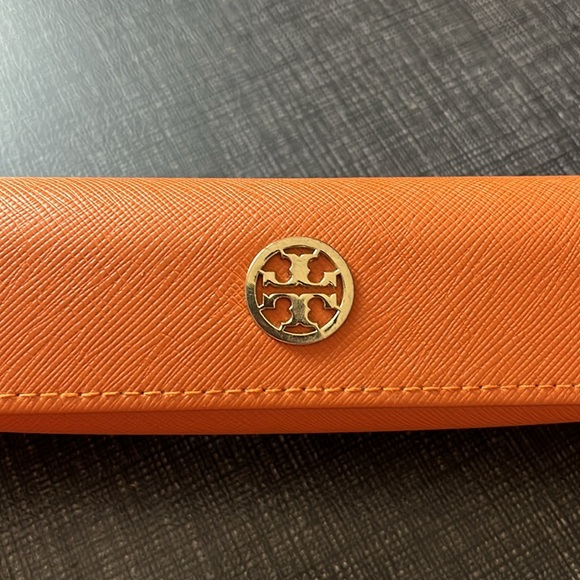 Glass case - Picture 2 of 5